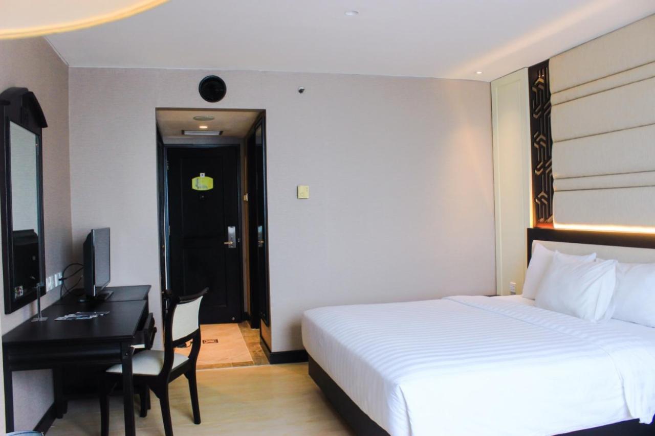 Grand Arkenso Park View Hotel Semarang Exterior photo