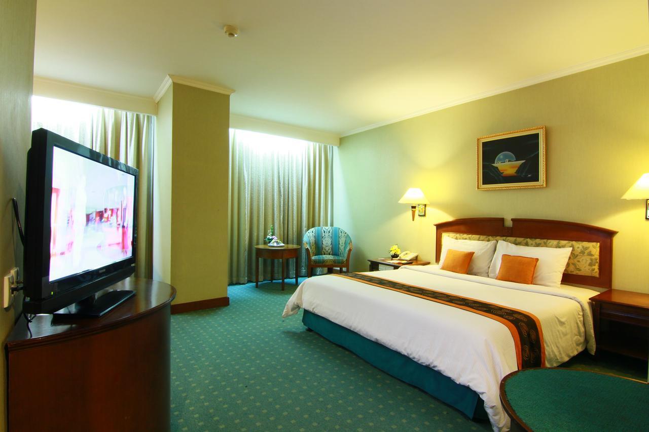 Grand Arkenso Park View Hotel Semarang Exterior photo