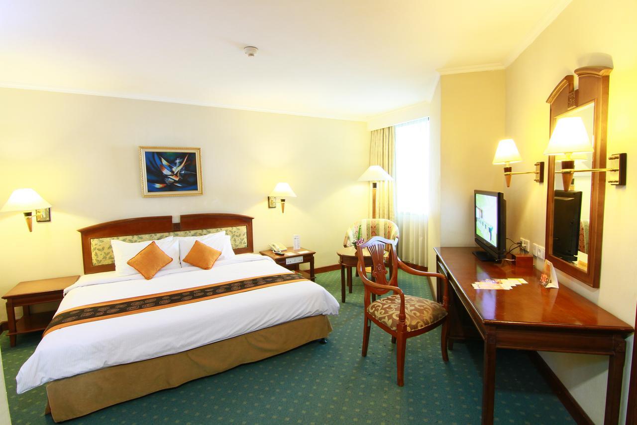 Grand Arkenso Park View Hotel Semarang Exterior photo