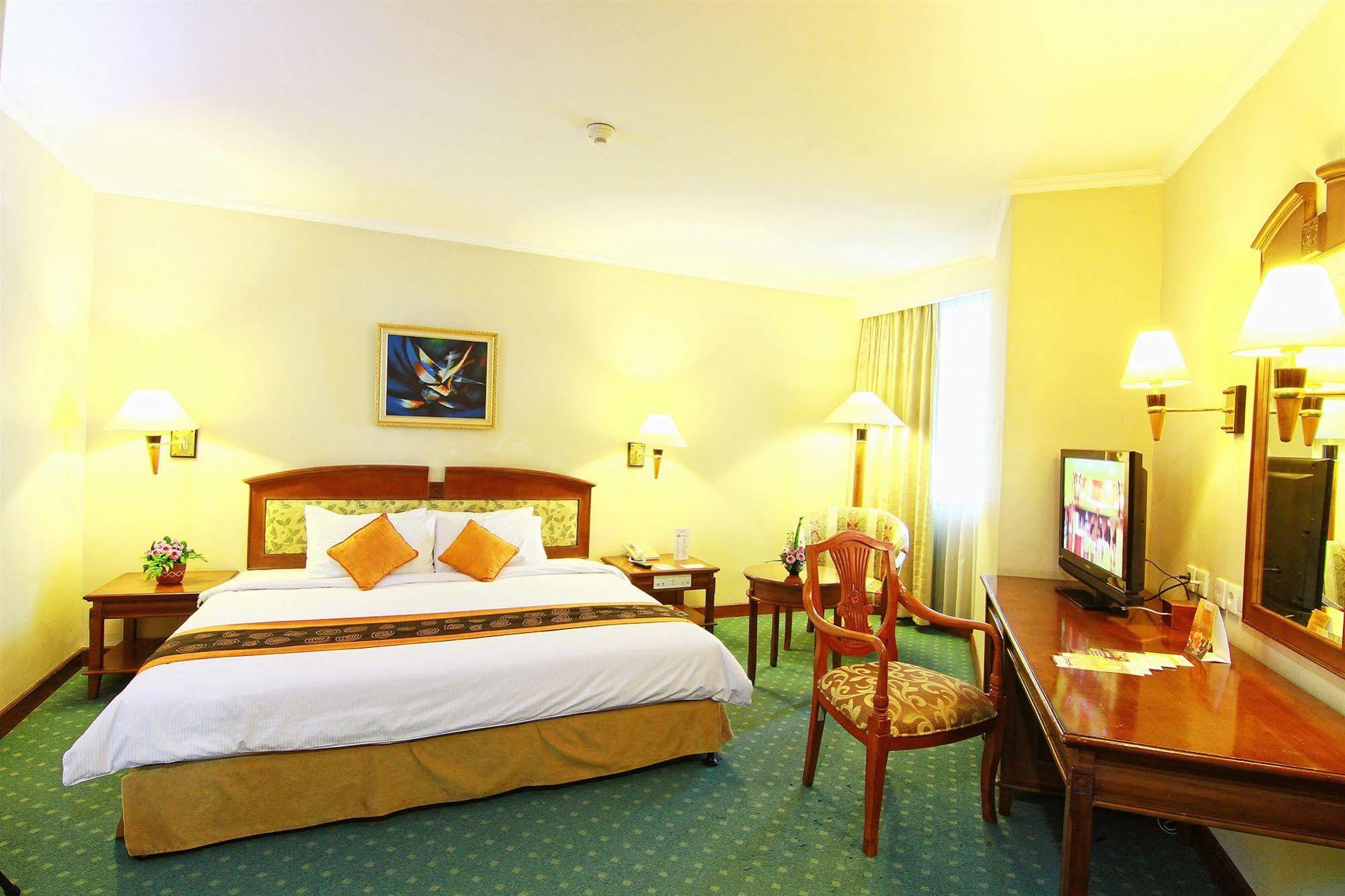 Grand Arkenso Park View Hotel Semarang Exterior photo