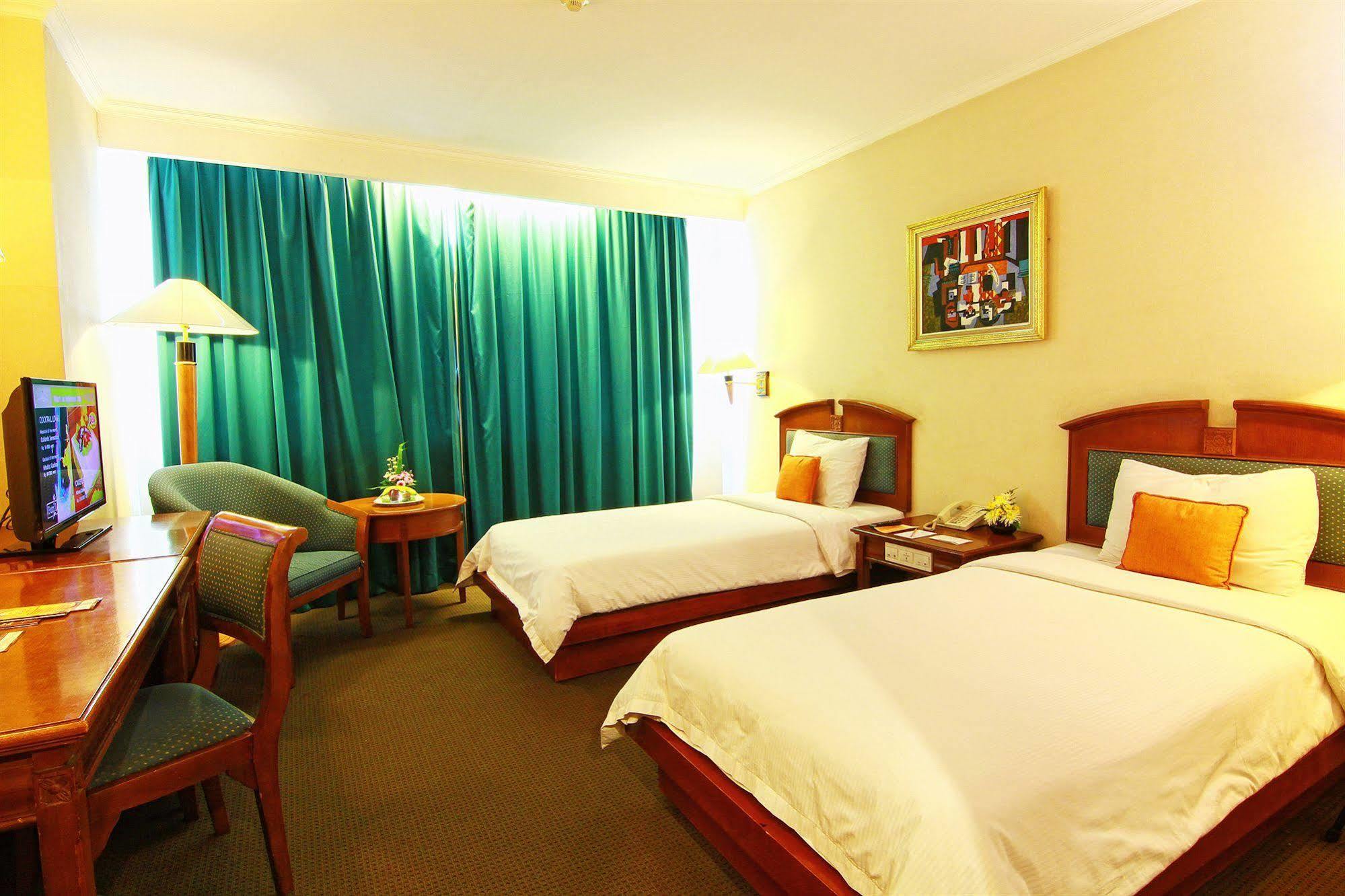 Grand Arkenso Park View Hotel Semarang Exterior photo